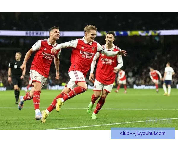 埃因霍温欧冠主场1-1战平阿森纳 双方难分胜负进入激烈争夺